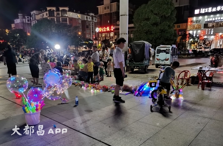 都昌：激发“地摊经济”新活力，让城市更有烟火气