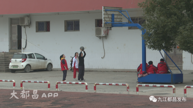 都昌中小学校开展课后学习指导，推动学生多元成长！