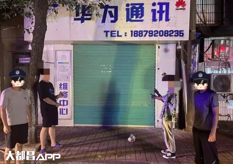 都昌两手机店被盗损失3万多，民警在蔡岭抓住嫌疑人！