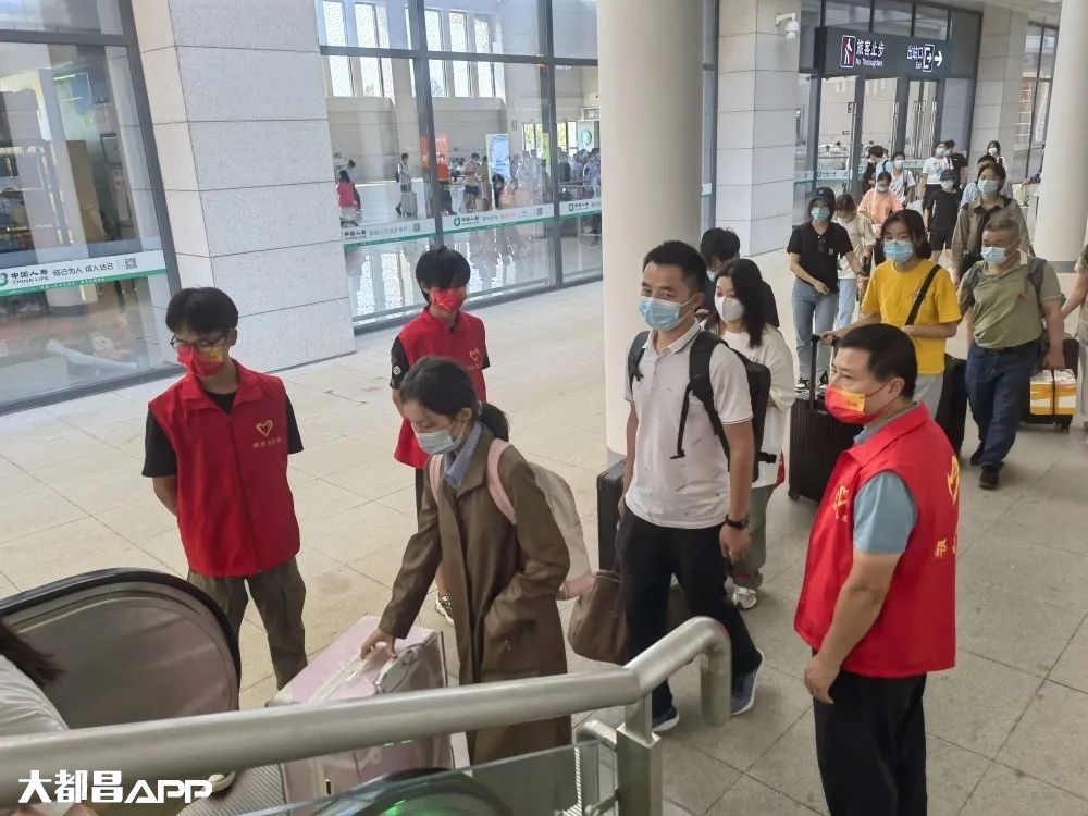 10月7日，都昌站营业列车46趟，发送旅客5200余人